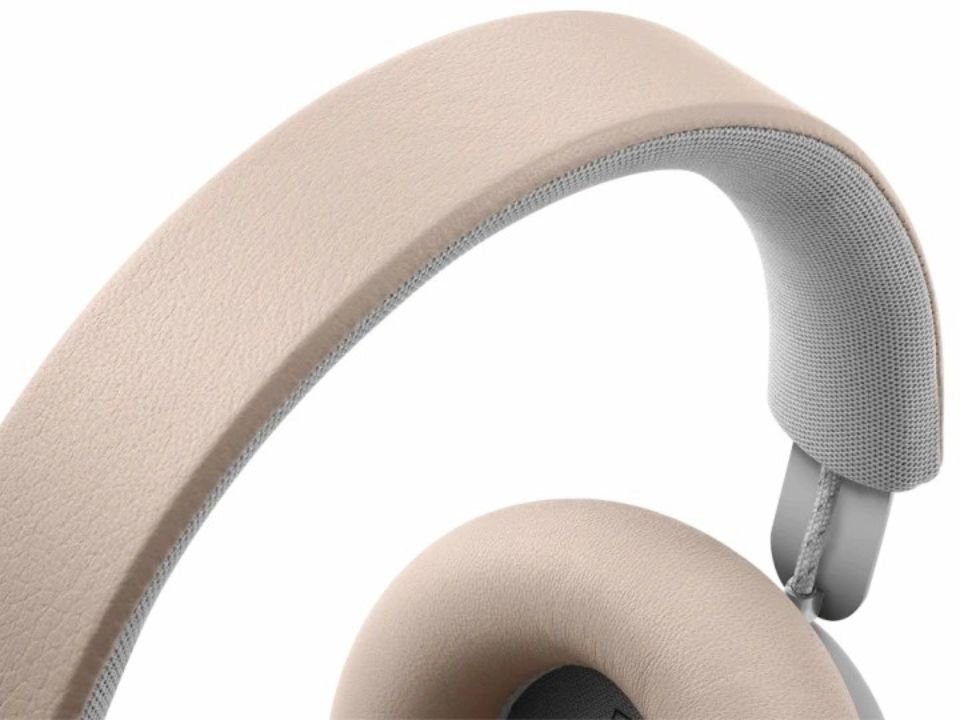 Cận cảnh Bang & Olufsen Beoplay H4 Gen 2 - Limestone tại Piano House