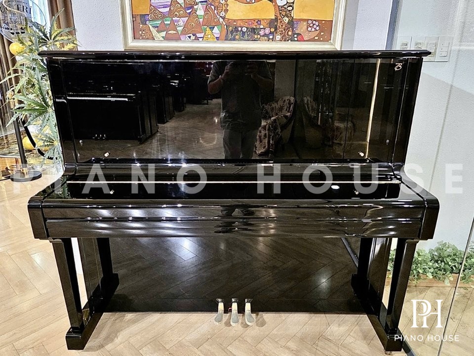 Boston UP-132E Professional Upright Piano