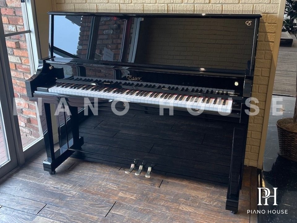 Essex EUP-123E Upright Piano