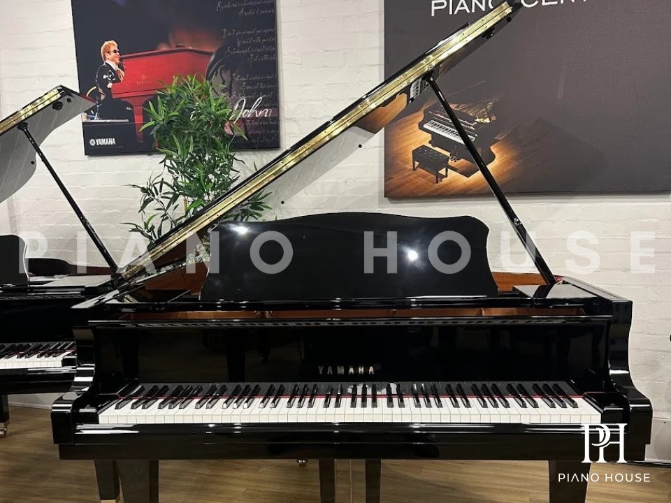 Yamaha C1 Polished Ebony Baby Grand Side Profile