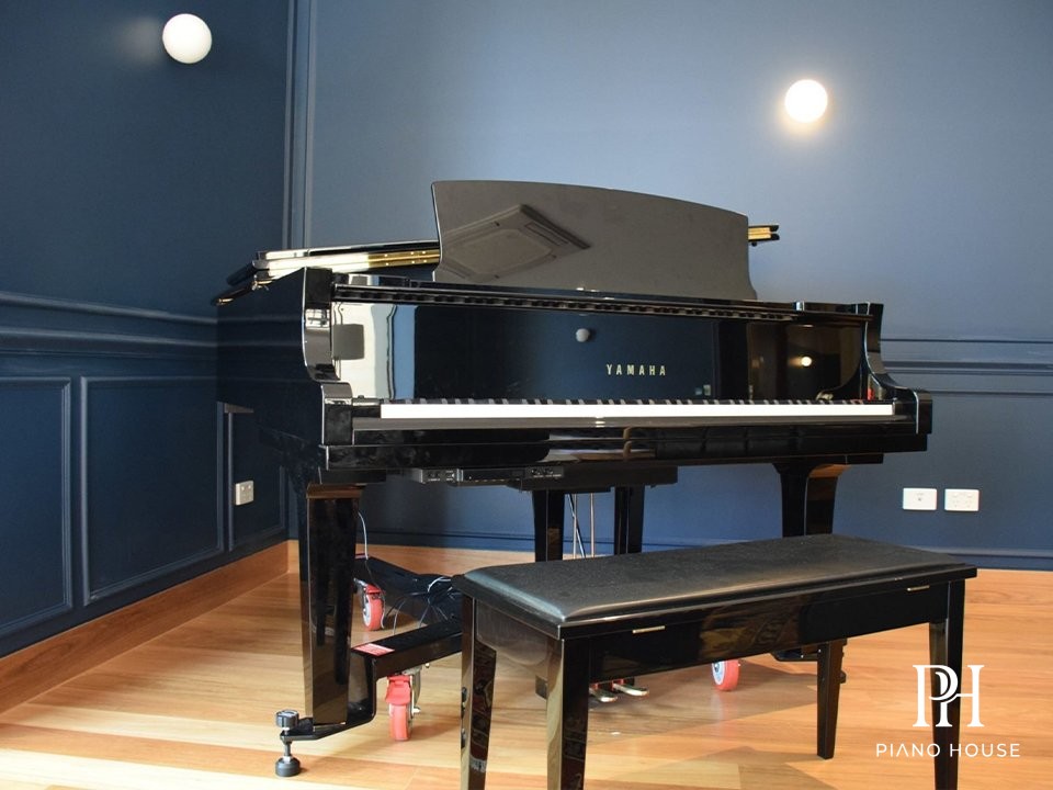 Yamaha C2 Polished Ebony Grand Piano Open Lid Front Angle