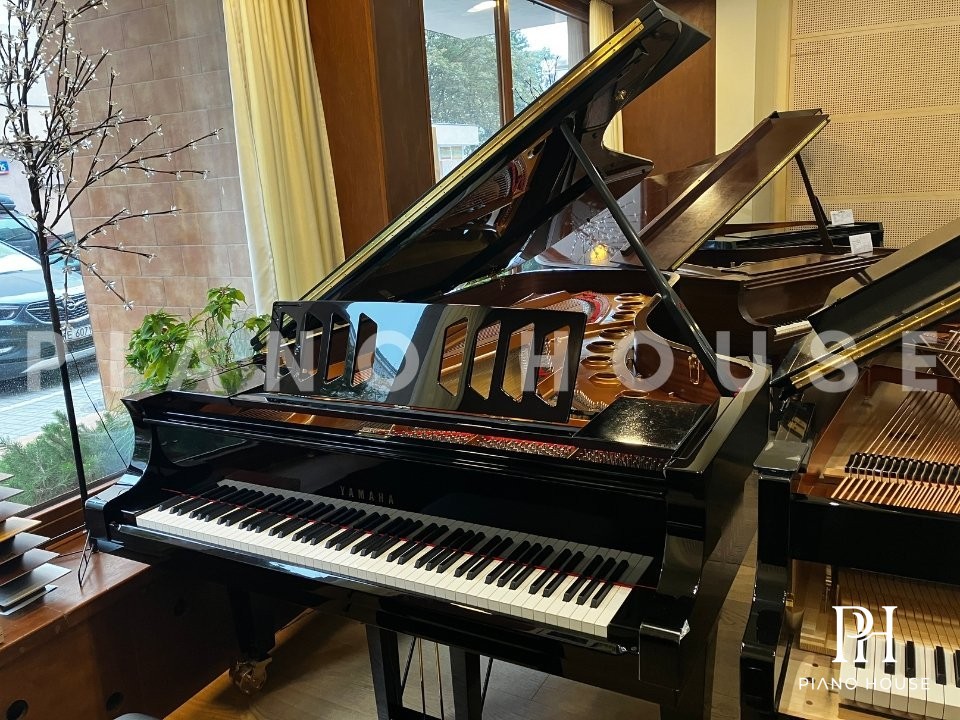 Yamaha CFX Next Generation Open Lid Soundboard