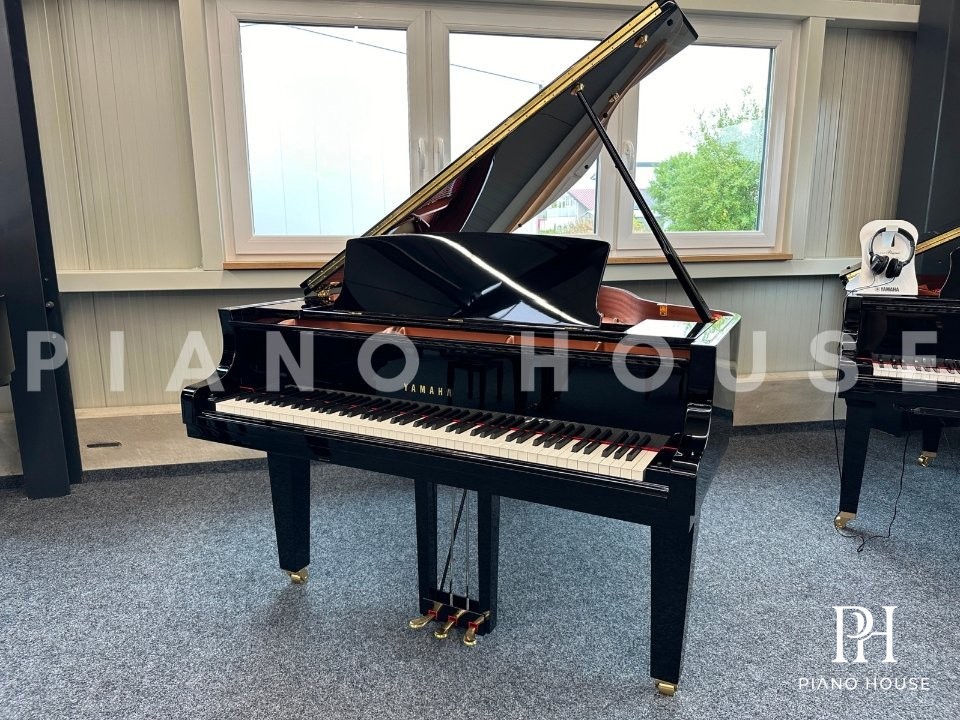 Yamaha C1X Polished Ebony Grand Piano Open Lid Overview