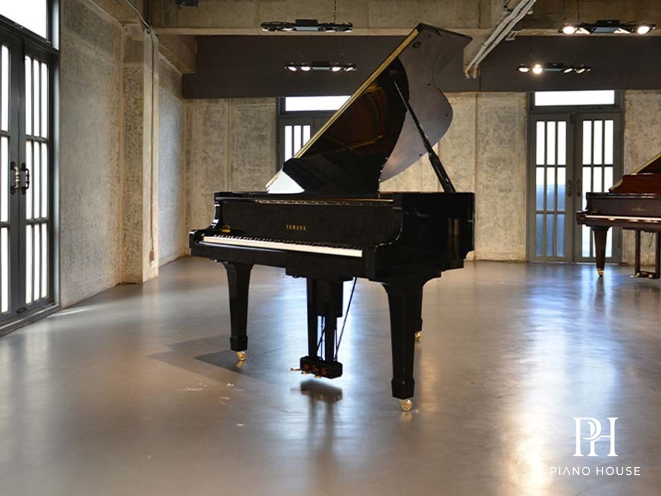 Yamaha G1 Polished Ebony Grand Piano Open Lid View