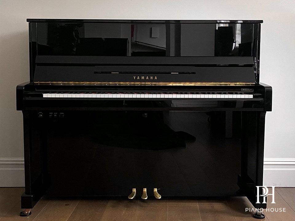 Yamaha b3 Premium Traditional Acoustic Upright Piano