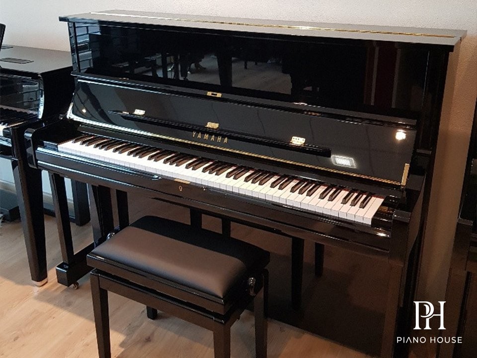 Yamaha DU1 Disklavier Internal Hammers and Acoustic Architecture