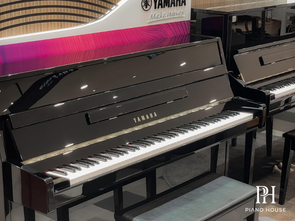 Yamaha JU109 Polished Ebony Console View