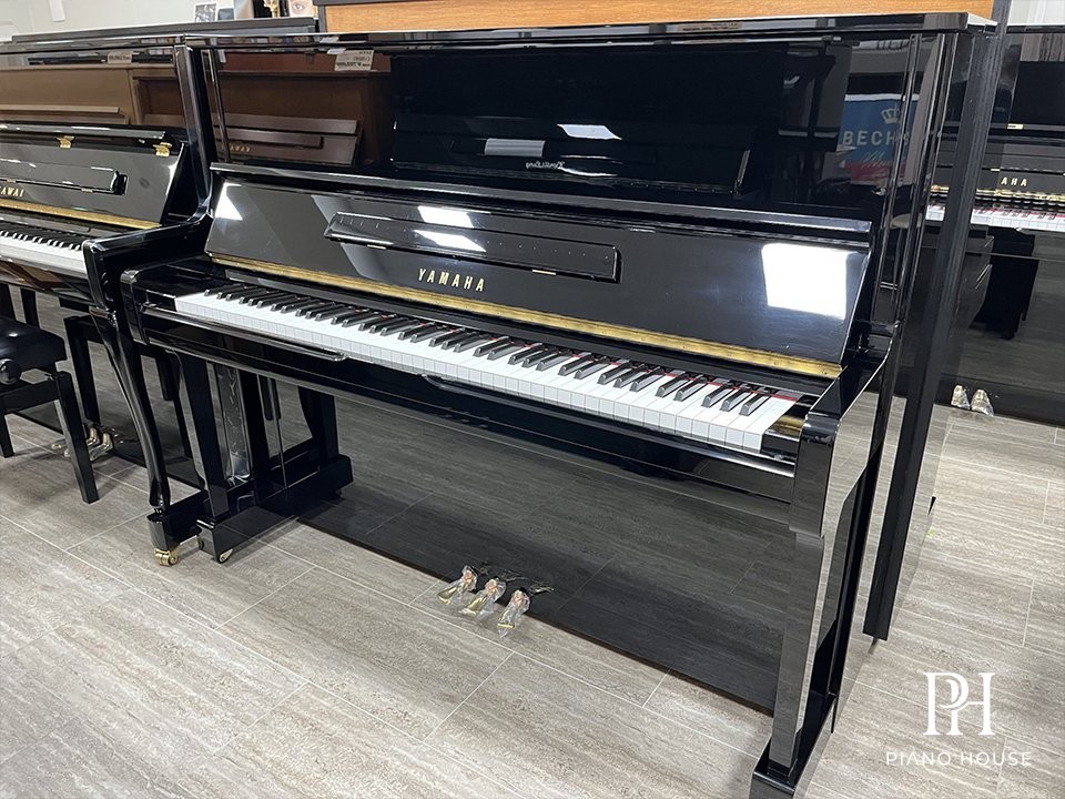 Yamaha U100 Modern Upright Piano Edition