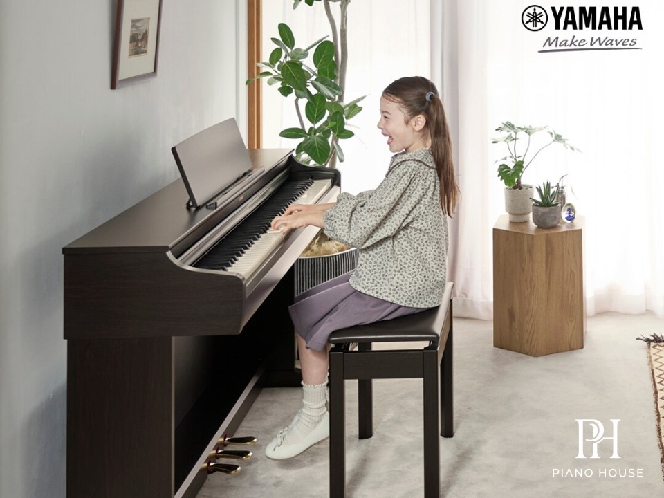 Yamaha YDP-166 Top Console Close Up