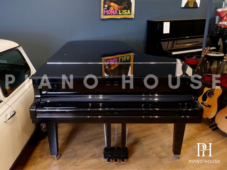 Grand Piano 218 Chrome Detail