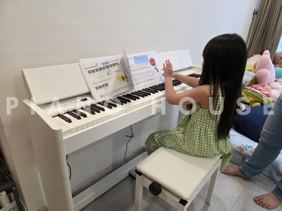 ROLAND F701 WH - Ảnh thực tế 8