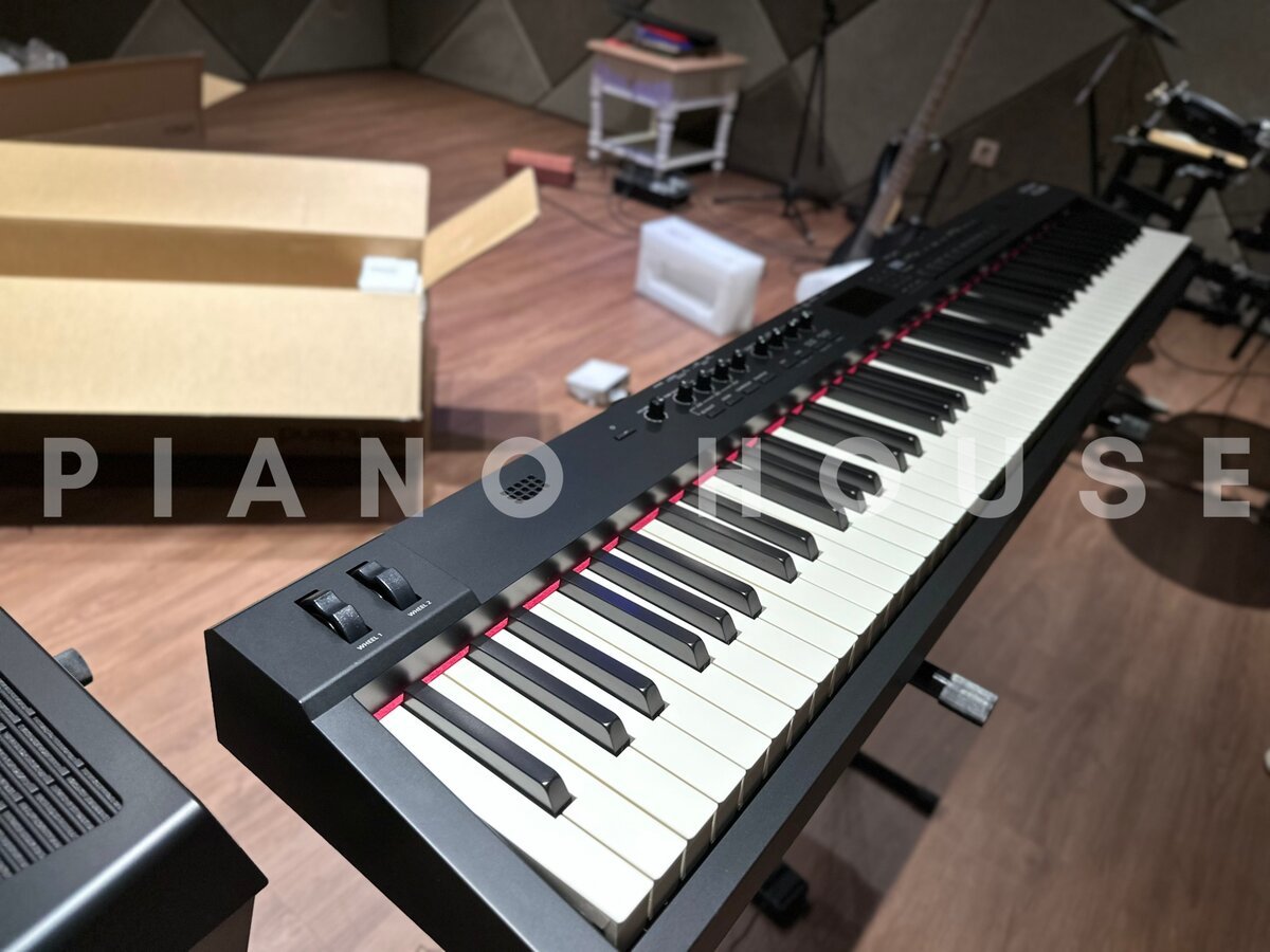 Góc nghiêng thiết kế便携 của ROLAND RD-88