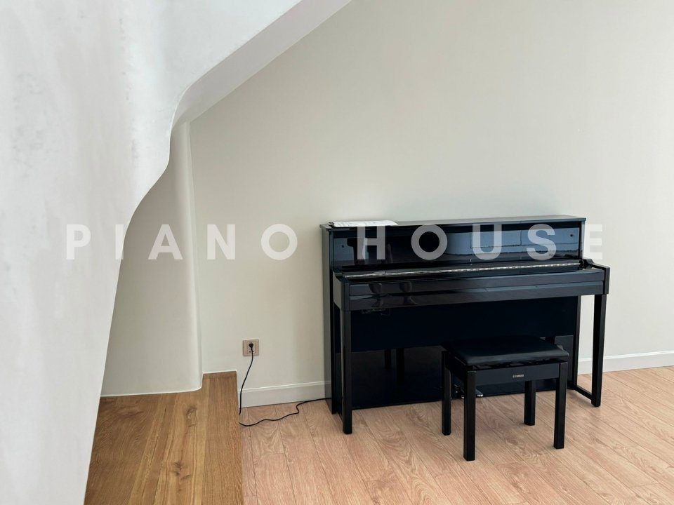 Bàn phím gỗ nguyên khối của đàn piano YAMAHA NU1X PE với cơ chế action truyền thống
