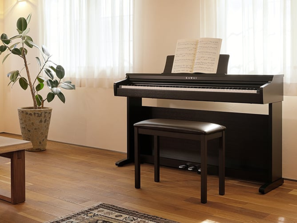 Góc nhìn tổng thể đàn piano điện KAWAI KDP-120 R màu gỗ hồng sắc