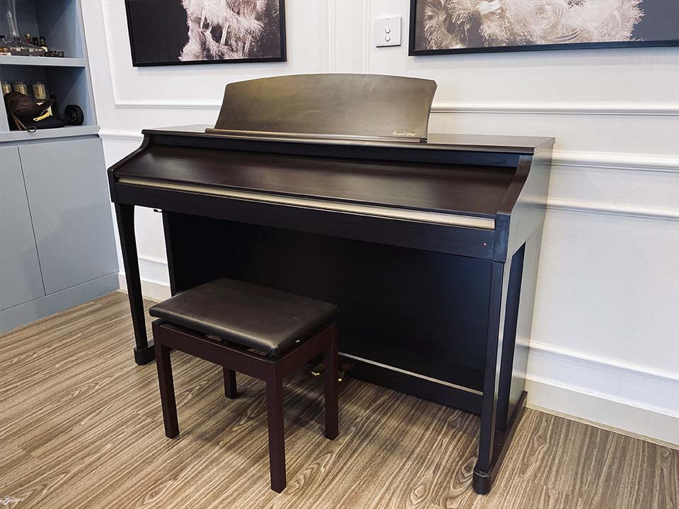 Góc nhìn tổng thể đàn piano điện KAWAI CA15 R trong không gian phòng khách
