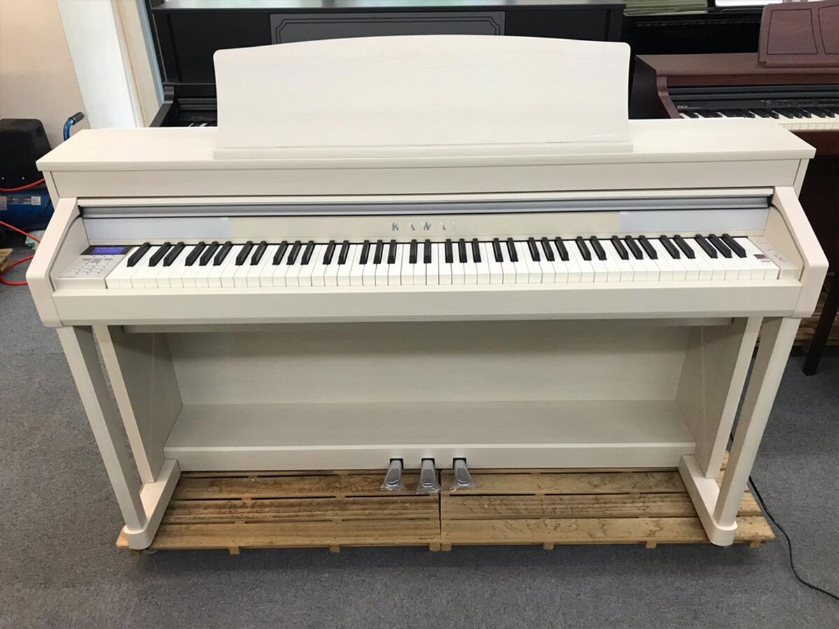 Đàn piano điện KAWAI CA67 A màu trắng sang trọng trong không gian nội thất