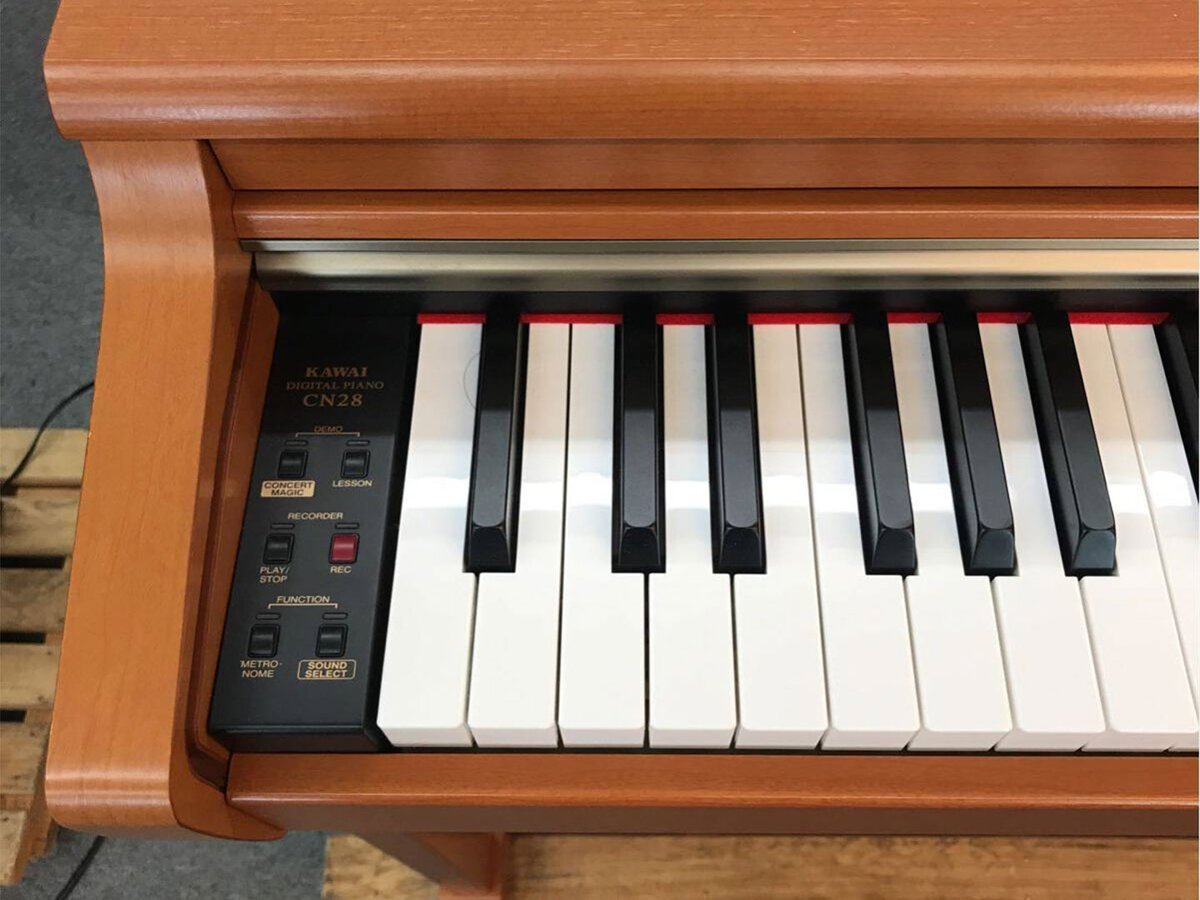 Cận cảnh bàn phím Ivory Touch trên KAWAI CN28 C