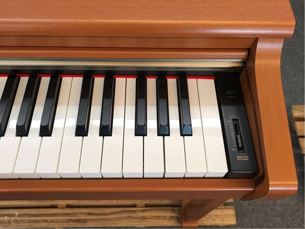 Hệ thống loa và bảng điều khiển của KAWAI CN28 C