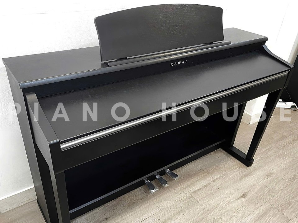 Mặt trước và bảng điều khiển của đàn piano điện KAWAI CN33