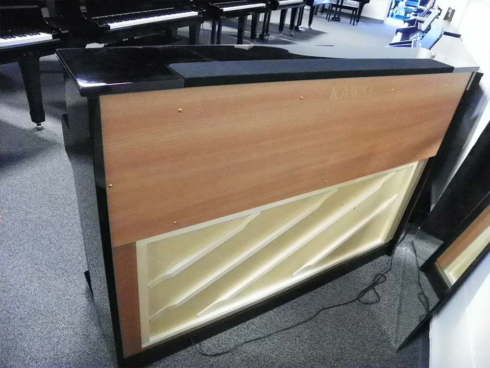 Toàn cảnh đàn KAWAI CS11 trong không gian phòng học
