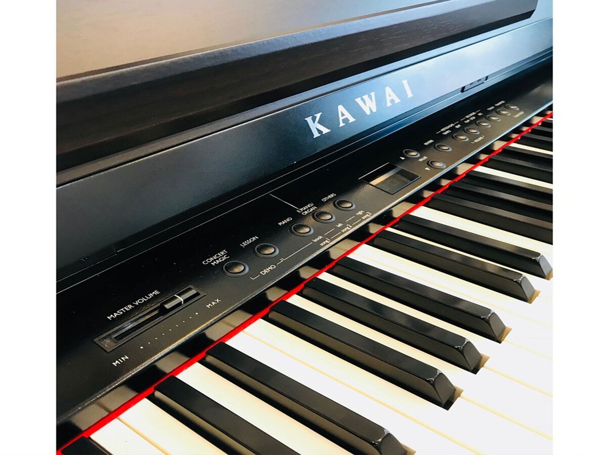 Chi tiết bàn phím gỗ và bảng điều khiển trên KAWAI L51