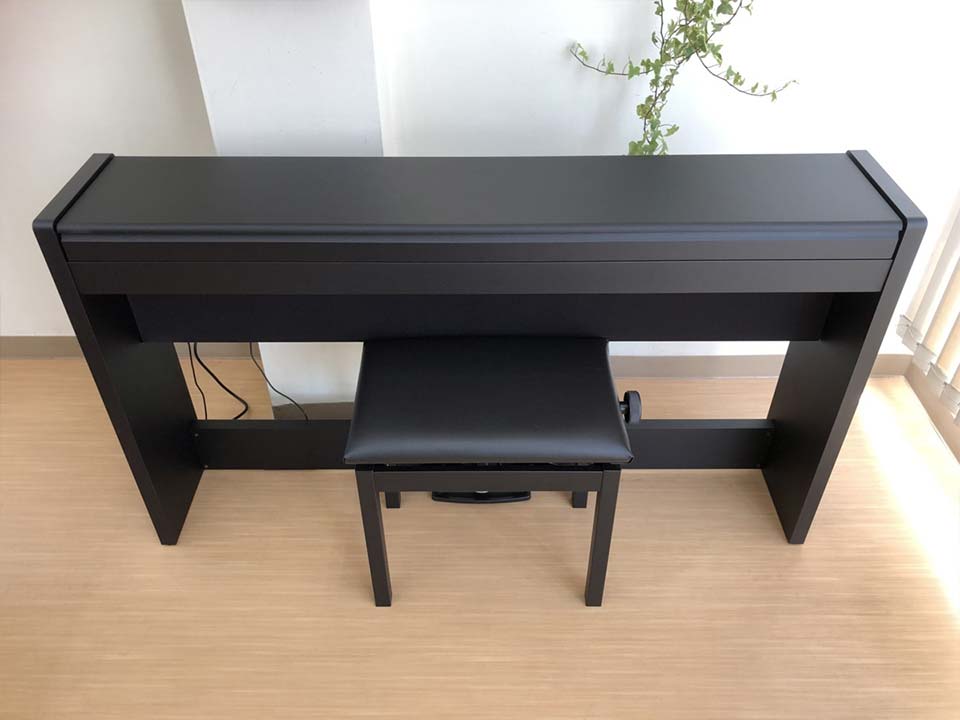 Góc chụp cận cảnh bàn phím RH3 của đàn piano điện KORG LP-380 BK