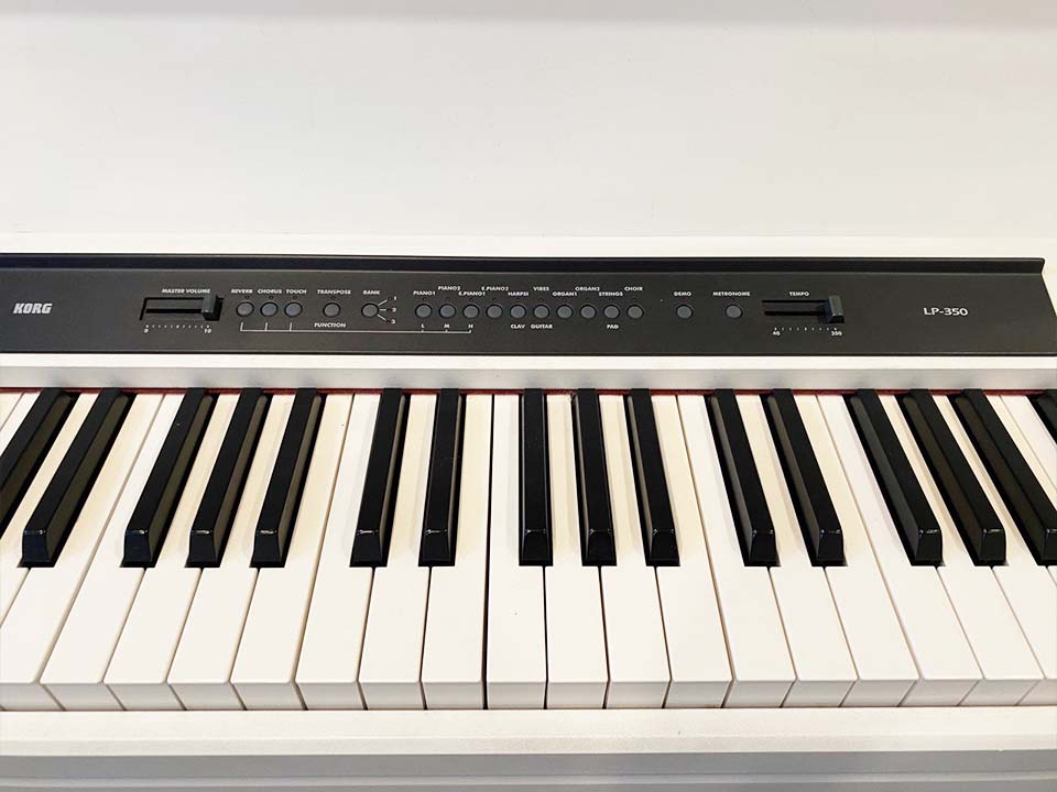 Giao diện và bàn phím đàn KORG LP-350 WH