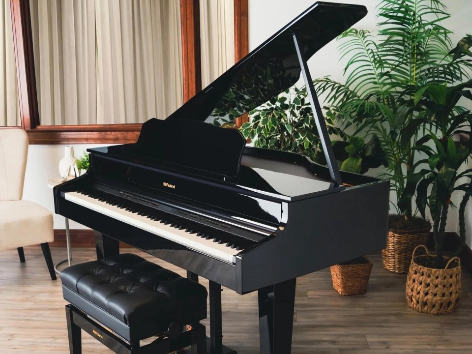 Roland GP-607 PE góc nhìn tổng thể thiết kế grand piano mini