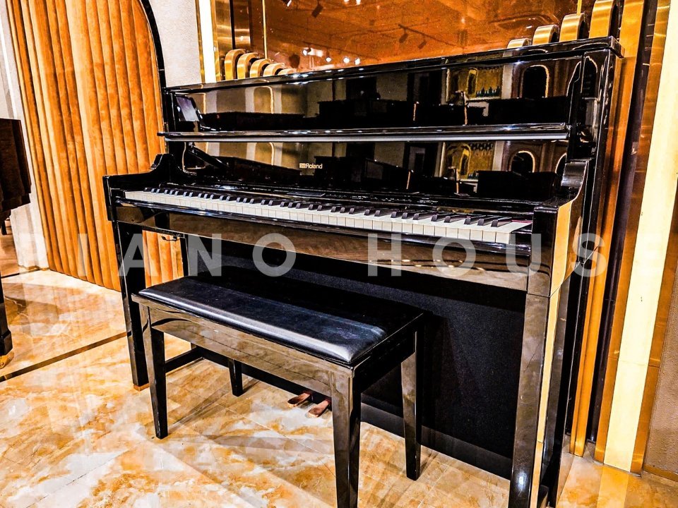 Roland LX-17 PE - Thiết kế upright nhỏ gọn với nắp đàn trượt