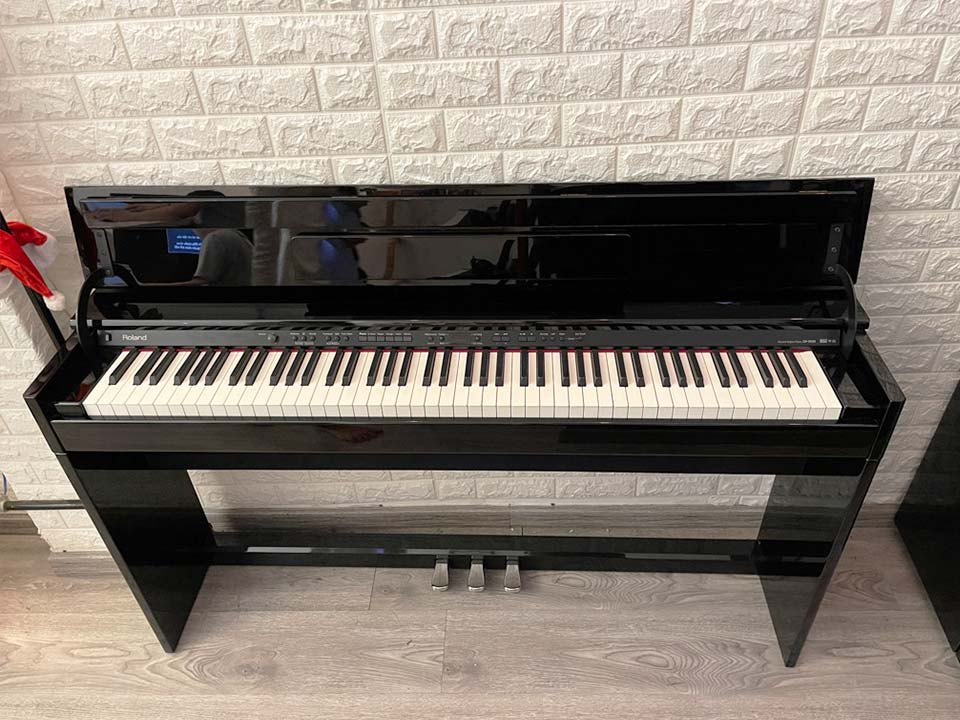Hình ảnh chi tiết ROLAND DP-990 PE góc chụp 2