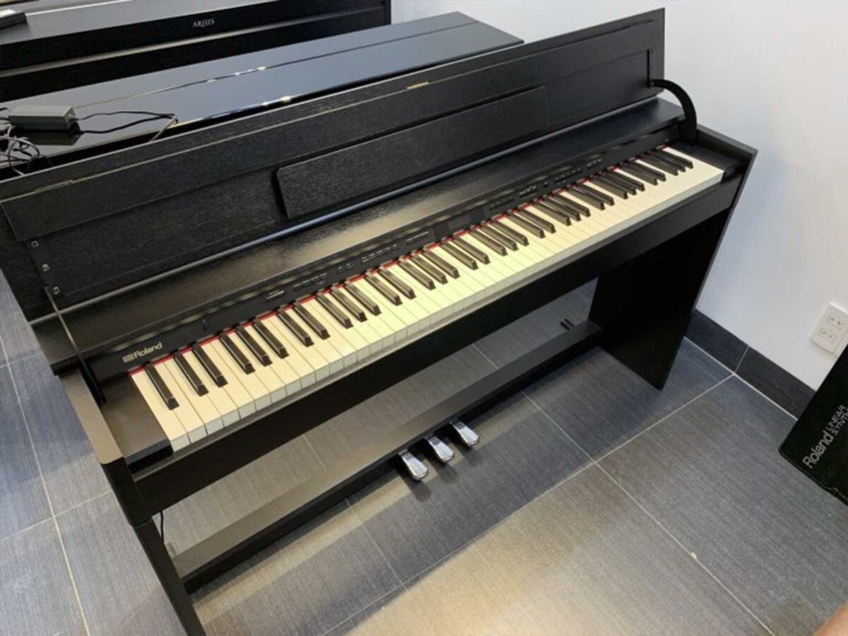 ROLAND DP-603 CBS (New) - Góc nhìn thực tế 6