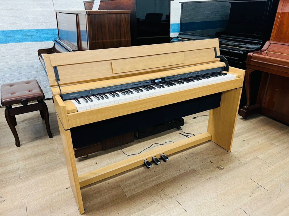 ROLAND DP-603 NBS - Góc nhìn thực tế 6