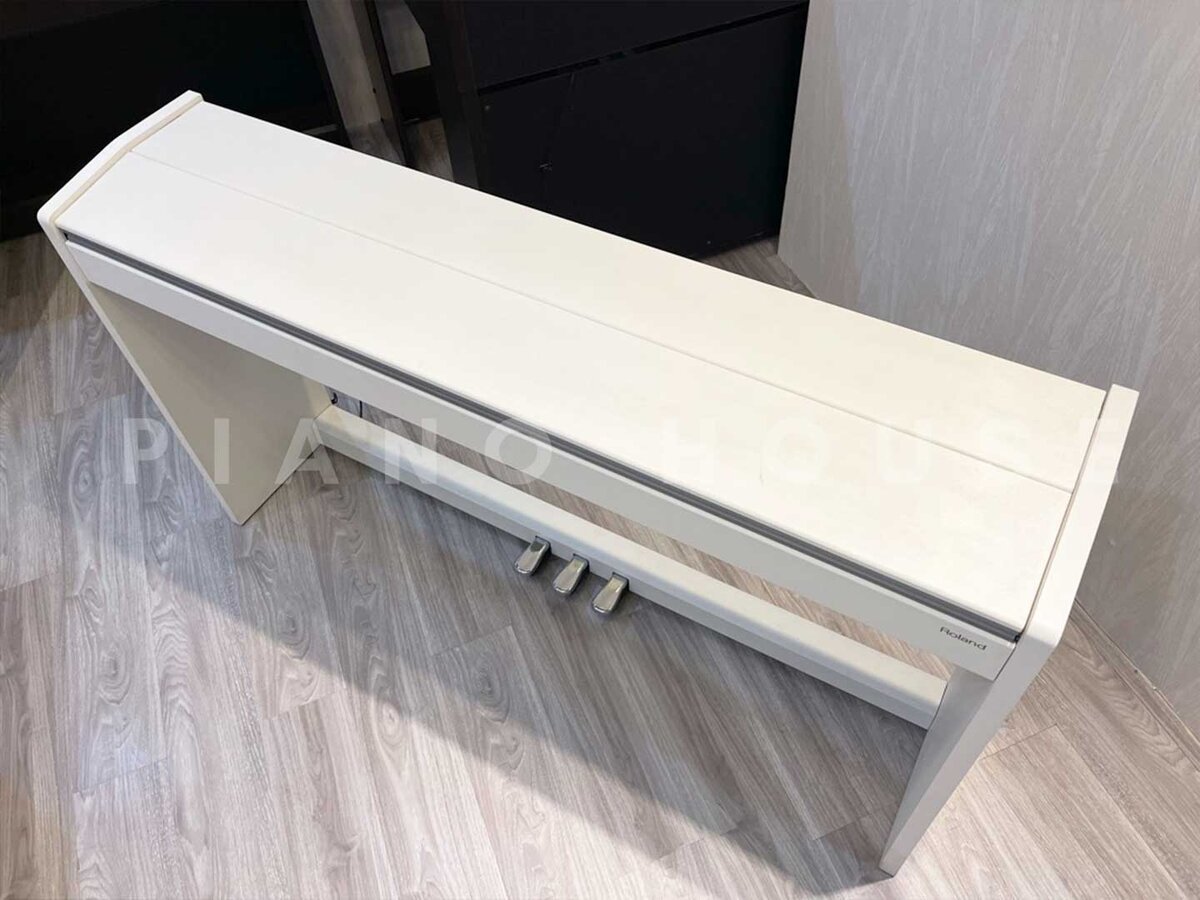 Cận cảnh ROLAND F-120 WH tại Piano House