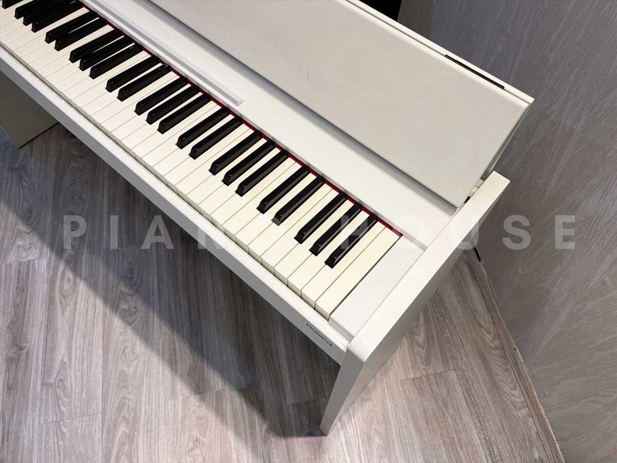 ROLAND F-120 WH - Ảnh thực tế 3