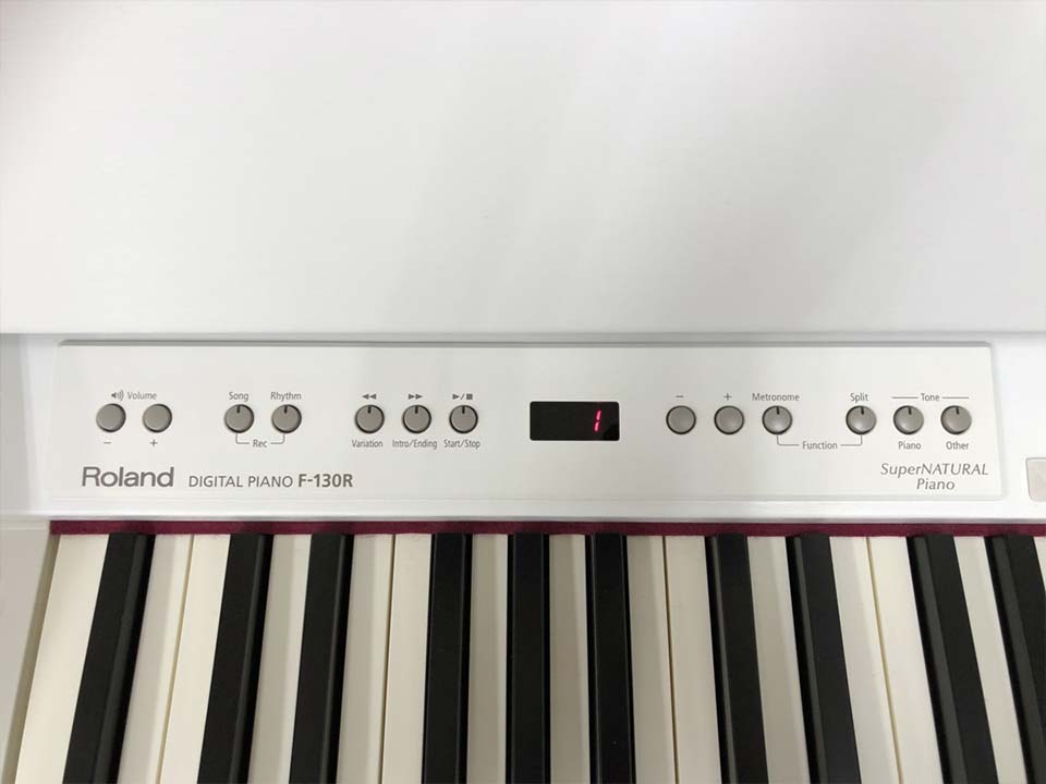 Cận cảnh ROLAND F-130 WH tại Piano House