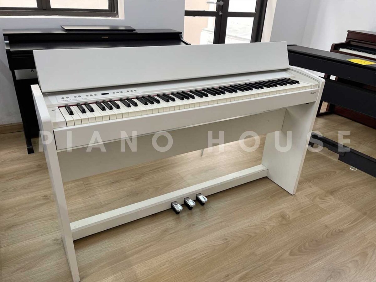 Hình ảnh chi tiết ROLAND F-130 WH góc chụp 2