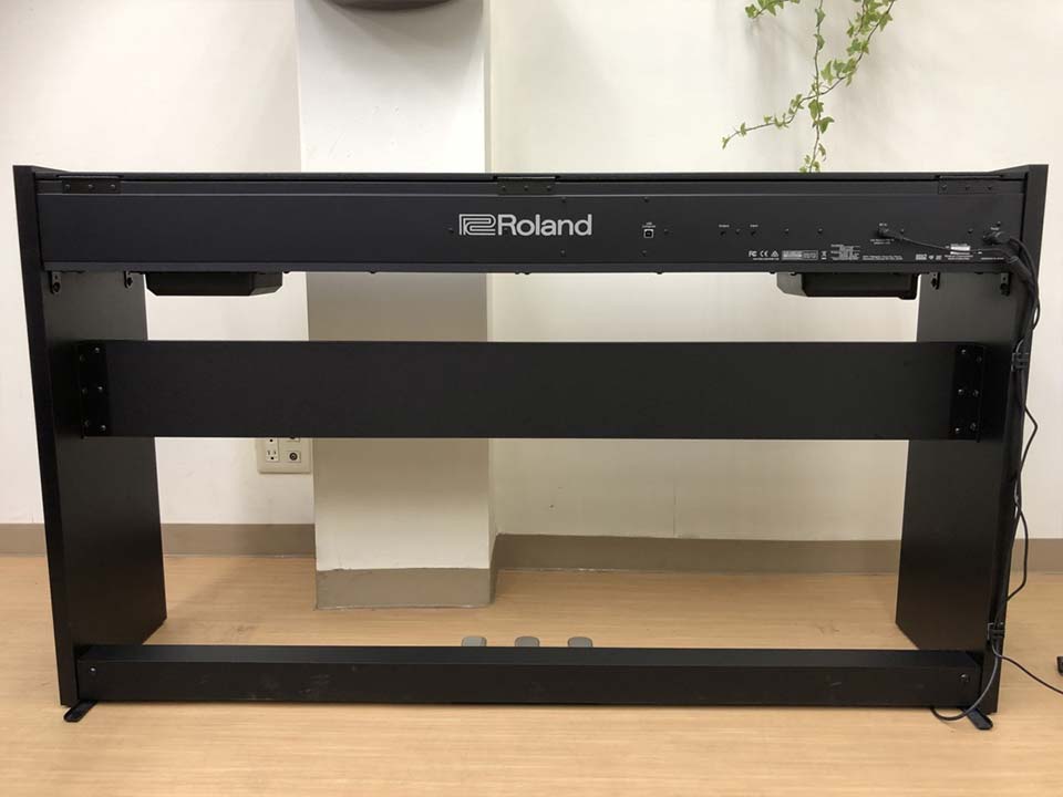 Cận cảnh ROLAND F-140 B (NEW) tại Piano House