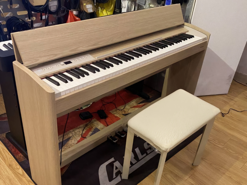 ROLAND F701 LA (USED) - Góc nhìn thực tế 6