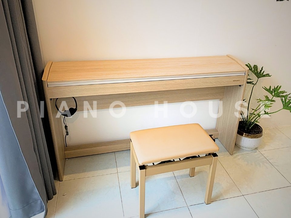 ROLAND F701 LA (USED) - Ảnh thực tế 8