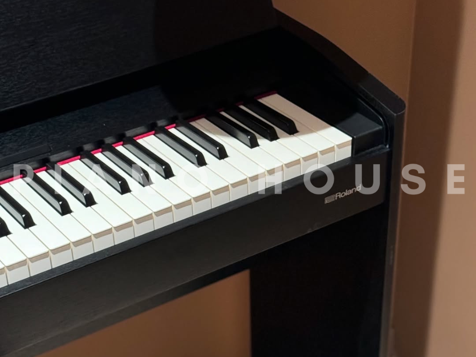 Chi tiết đàn ROLAND F701 CB - Hình 4