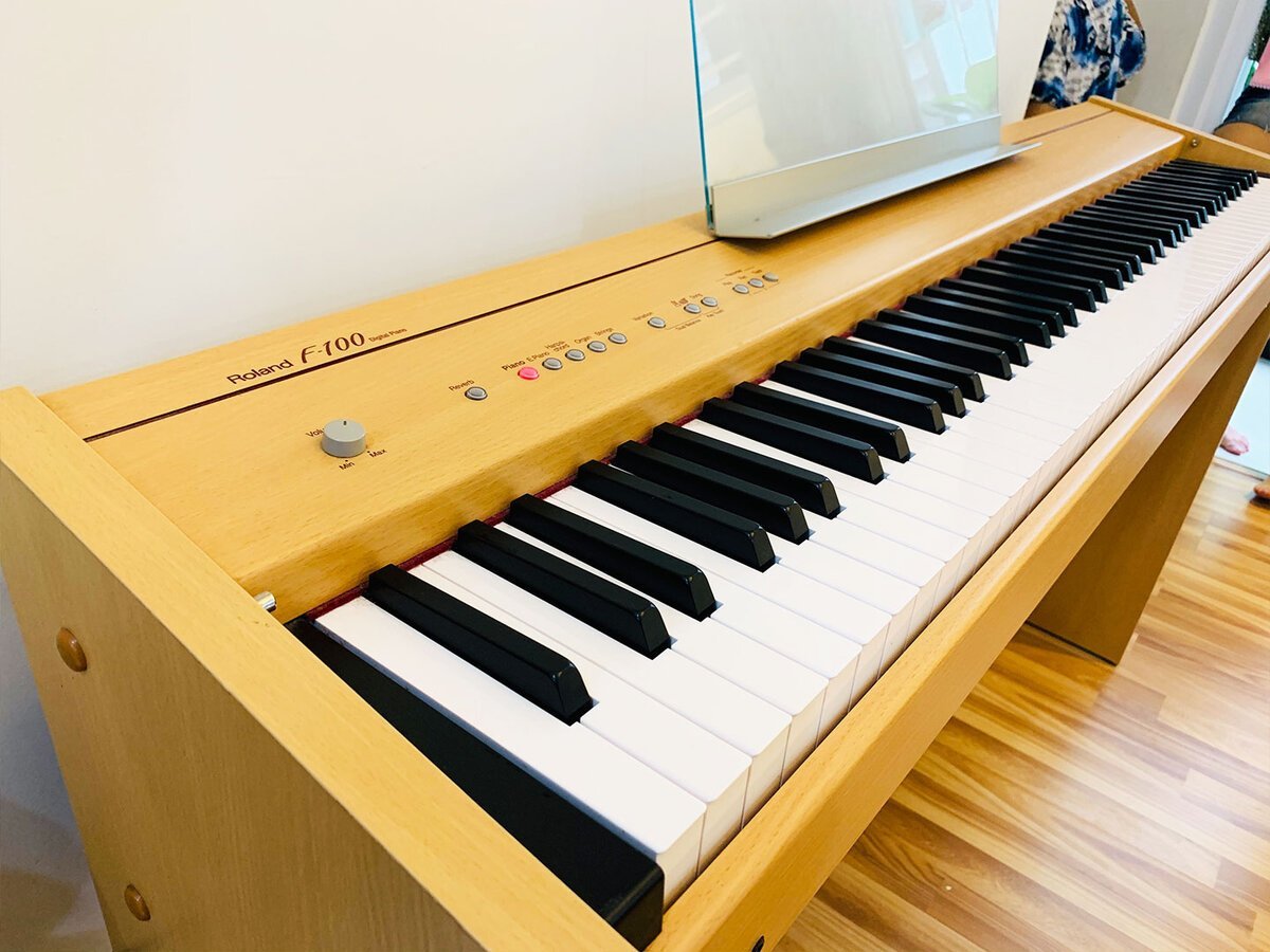 Chi tiết đàn Roland F-100c - Hình 4