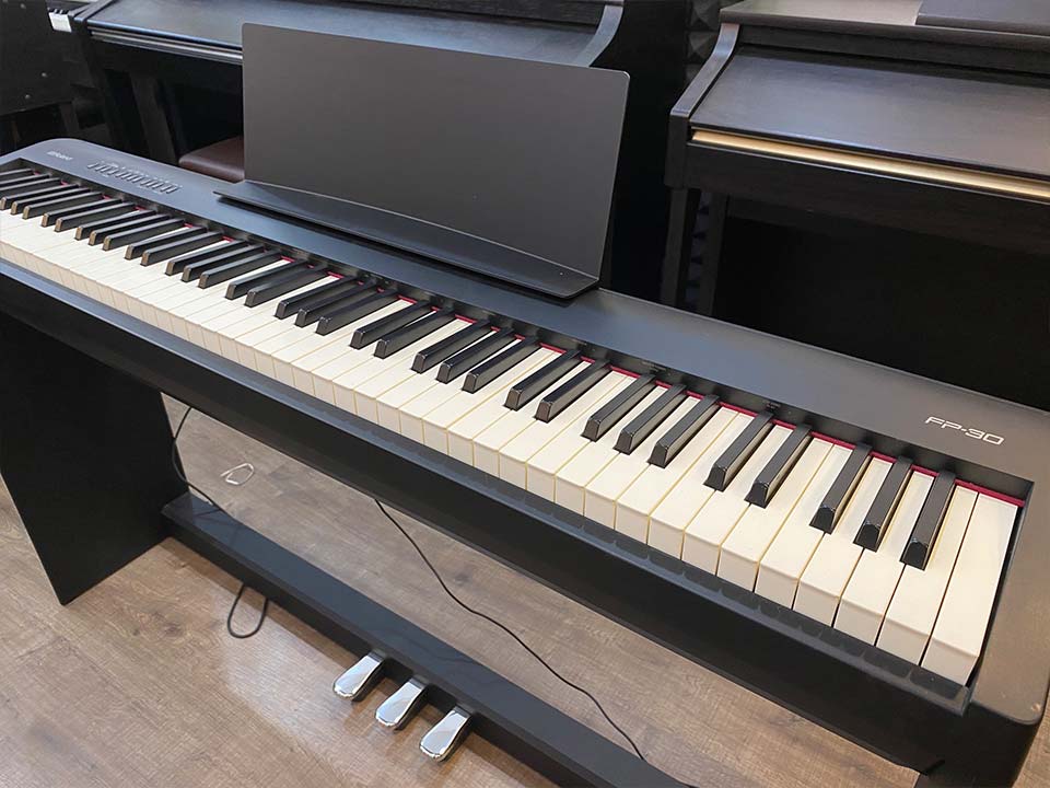 Hình ảnh chi tiết ROLAND FP-30 BK góc chụp 2