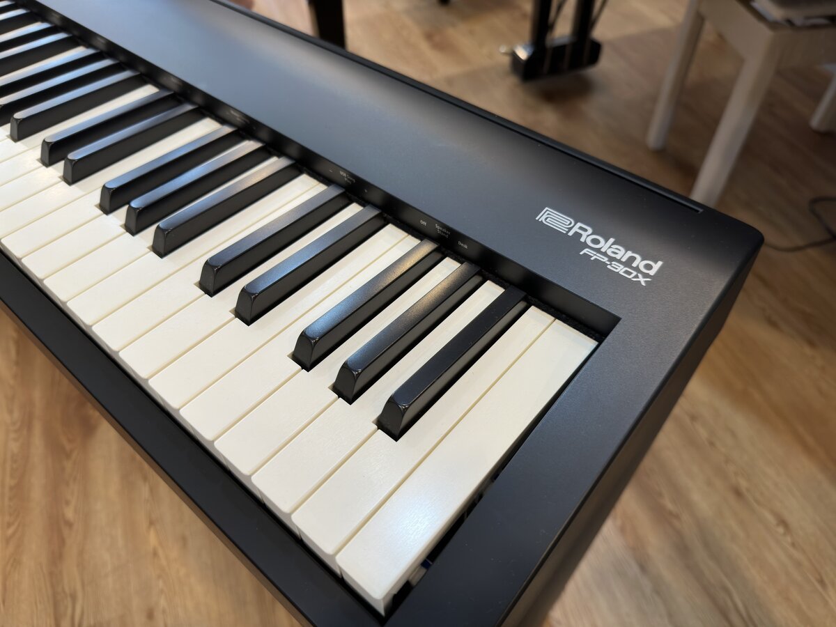Cận cảnh ROLAND FP-30X BK (USED) tại Piano House