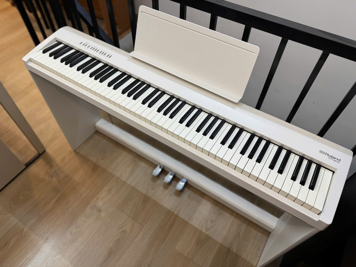 ROLAND FP-30X WH - Góc nhìn thực tế 6