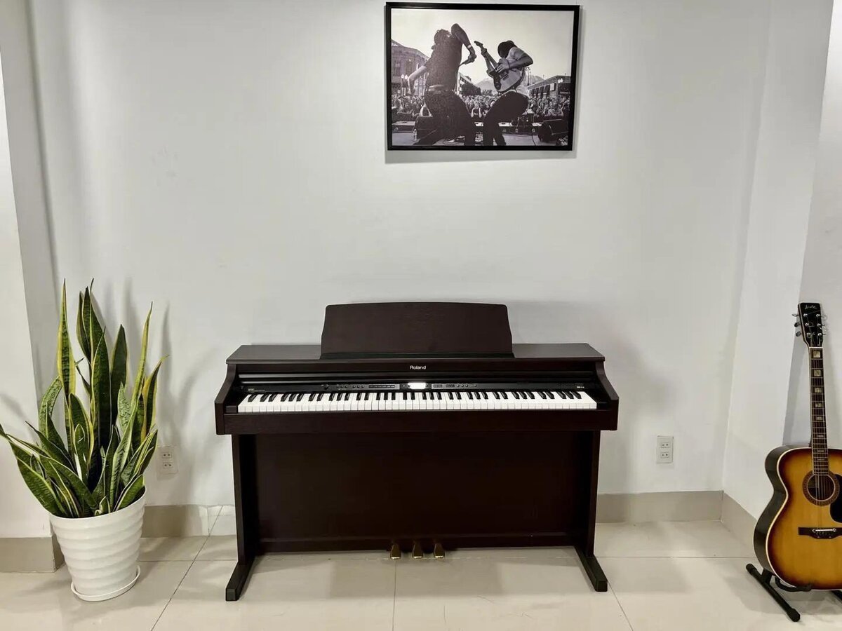 ROLAND HP-203 RW - Đánh giá chi tiết tại Piano House