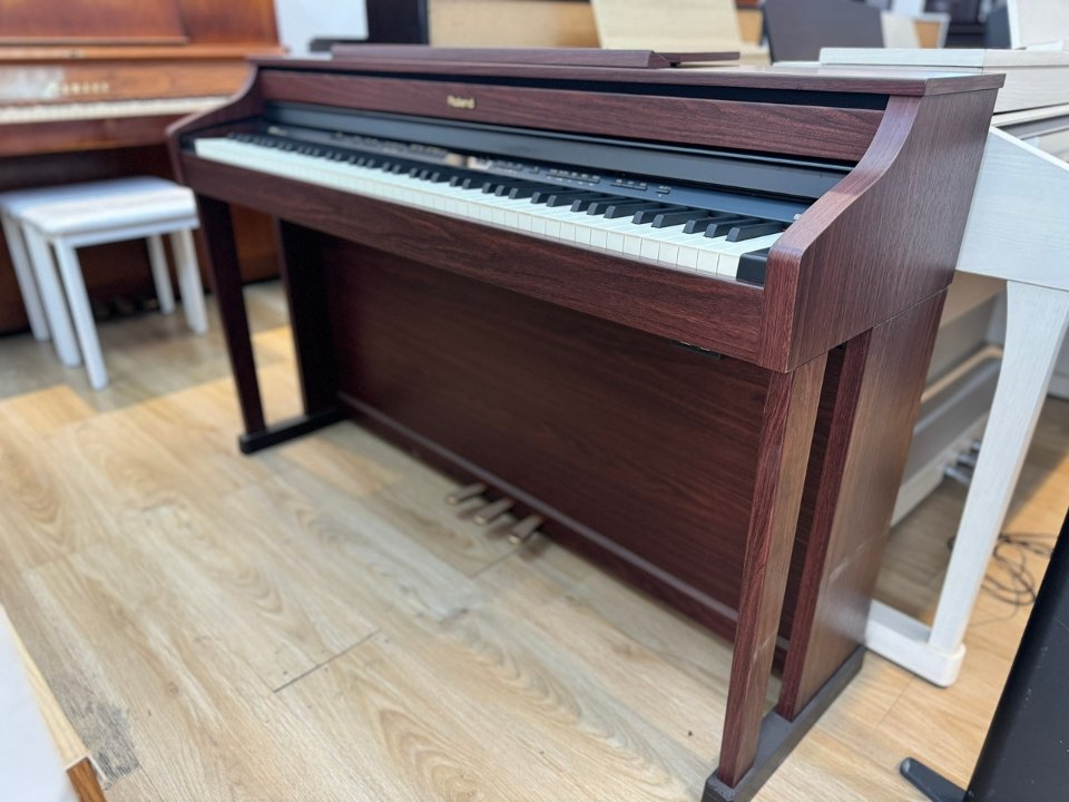 Cận cảnh ROLAND HP-505GP tại Piano House
