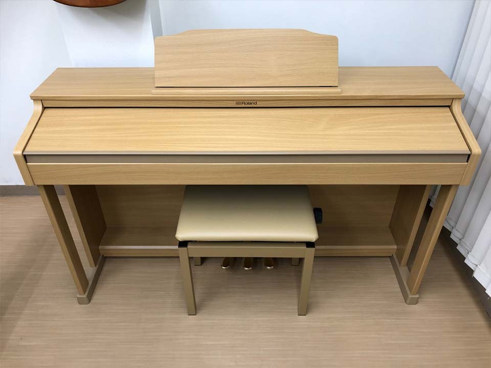 Cận cảnh ROLAND HP-601 LW tại Piano House