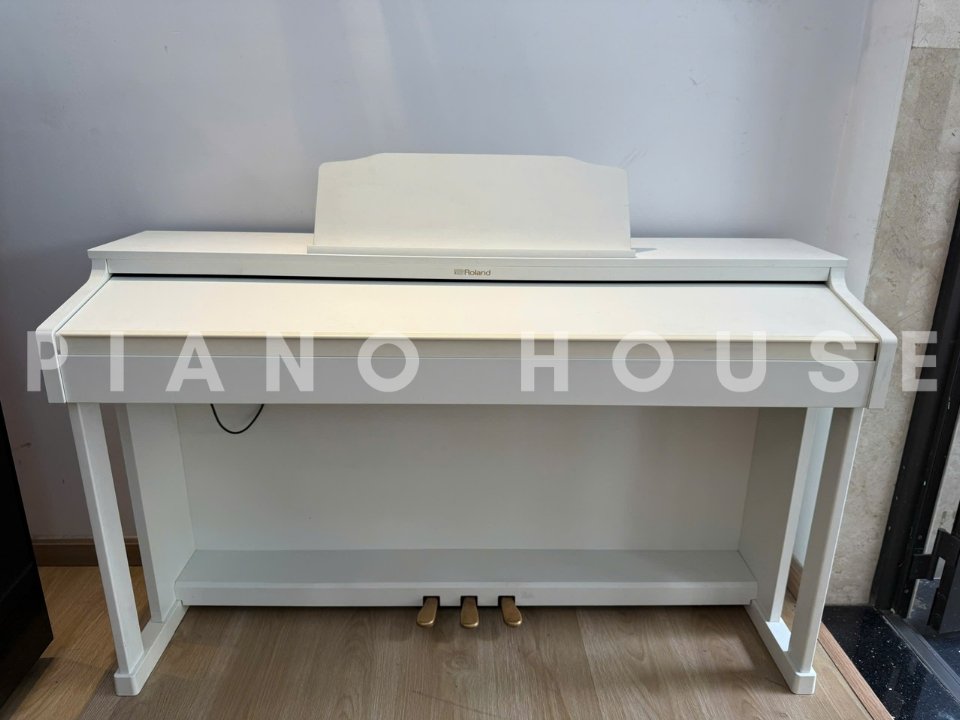 Cận cảnh ROLAND HP-601 WH tại Piano House