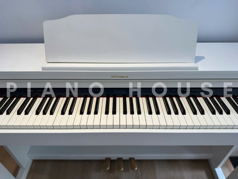 ROLAND HP-601 WH - Góc nhìn thực tế 6