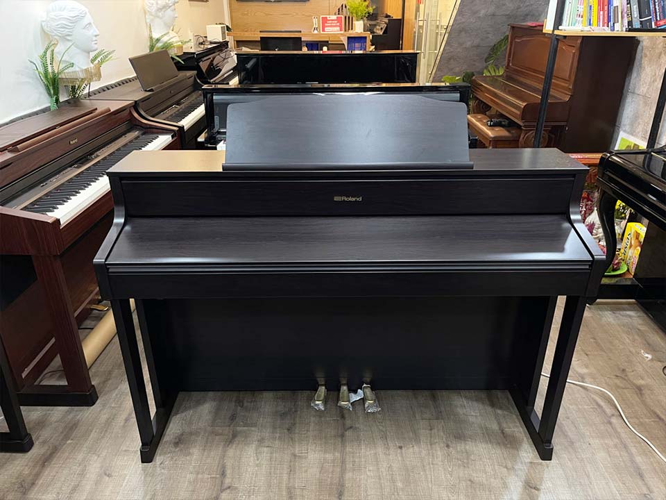 ROLAND HP-605 CBS - Góc nhìn thực tế 6